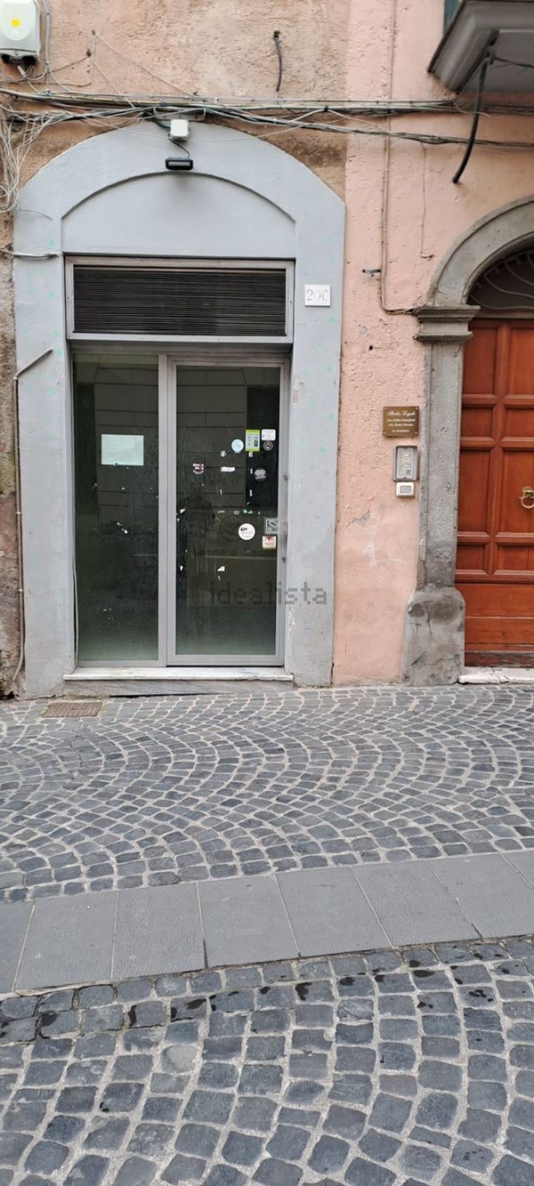 locale commerciale in affitto a Velletri