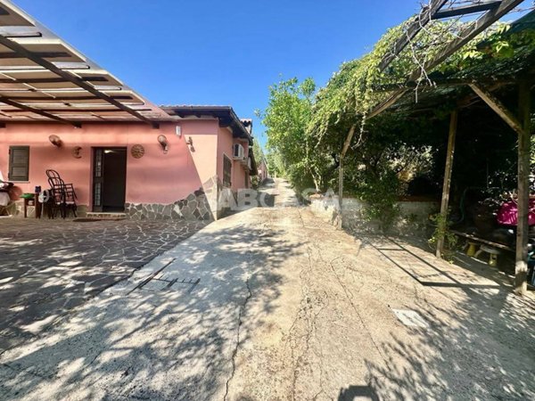 casa indipendente in affitto a Velletri