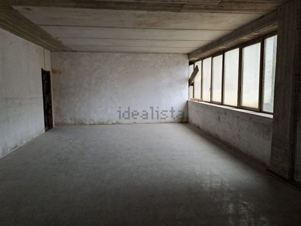 locale commerciale in affitto a Velletri