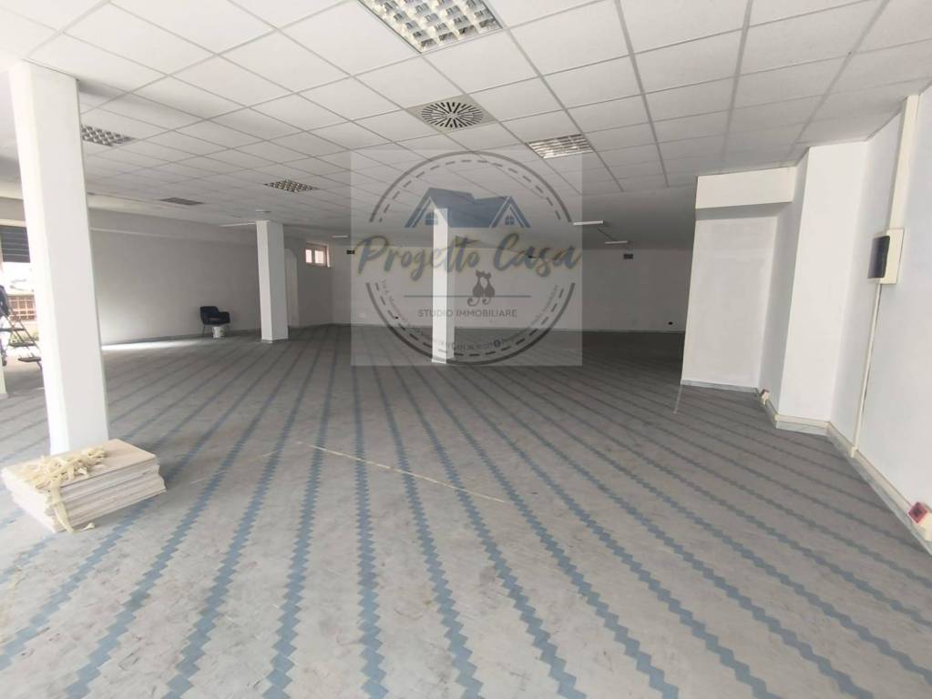 locale commerciale in affitto a Velletri