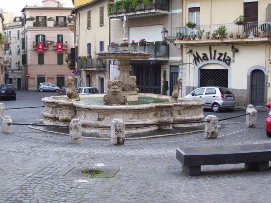 locale commerciale in affitto a Velletri