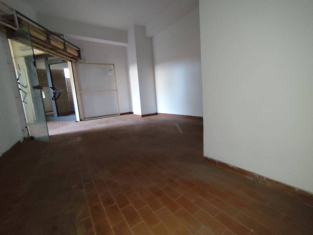negozio in affitto a Velletri