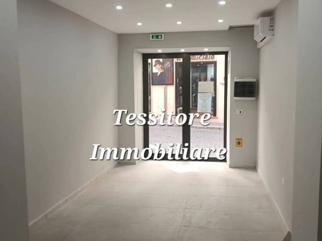 negozio in affitto a Velletri