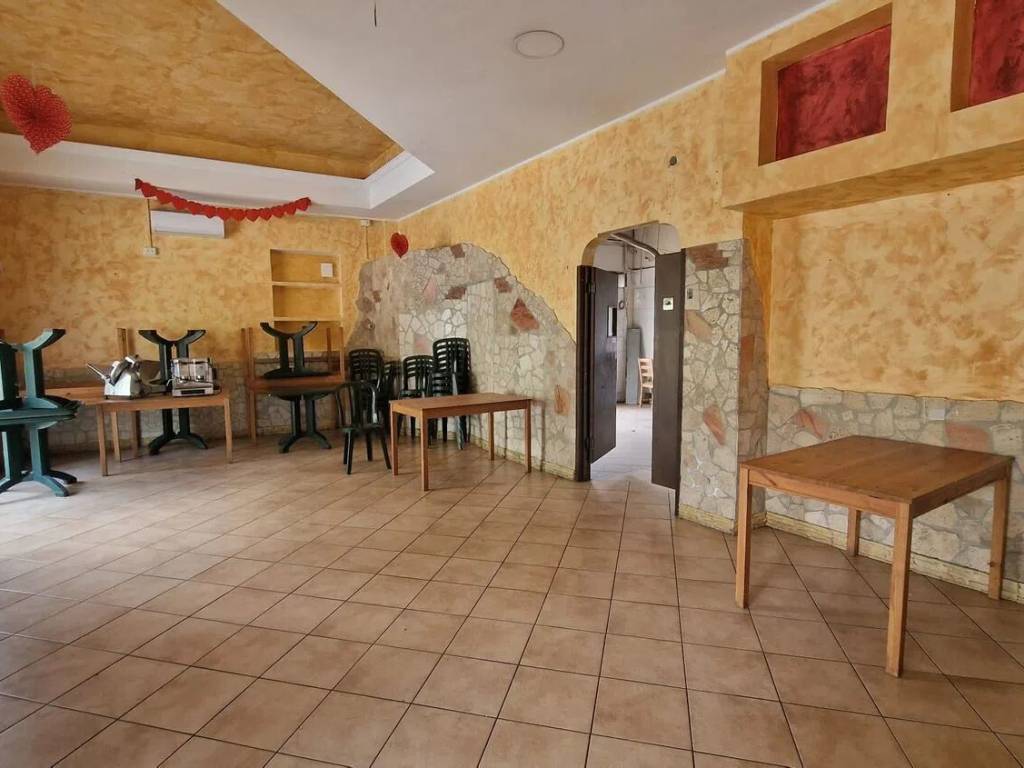 negozio in affitto a Velletri