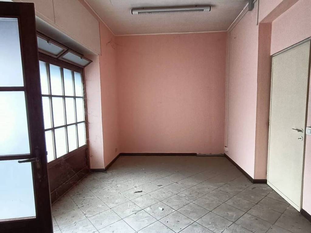 negozio in affitto a Velletri