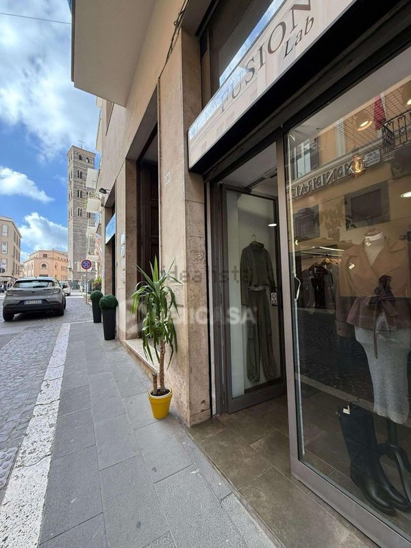locale commerciale in affitto a Velletri
