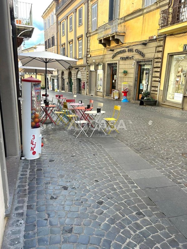 negozio in affitto a Velletri