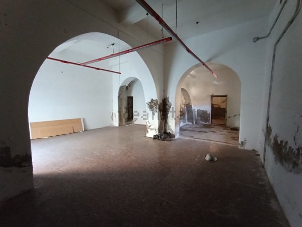 locale commerciale in affitto a Velletri
