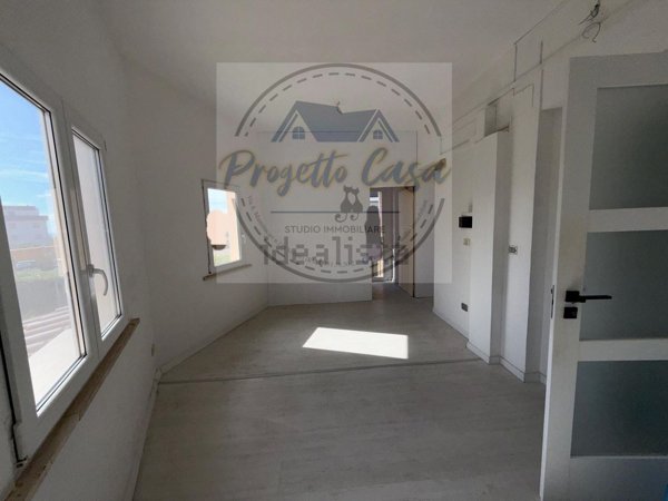 locale commerciale in affitto a Velletri