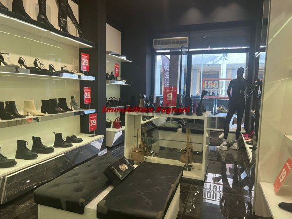 locale di sgombero in affitto a Velletri