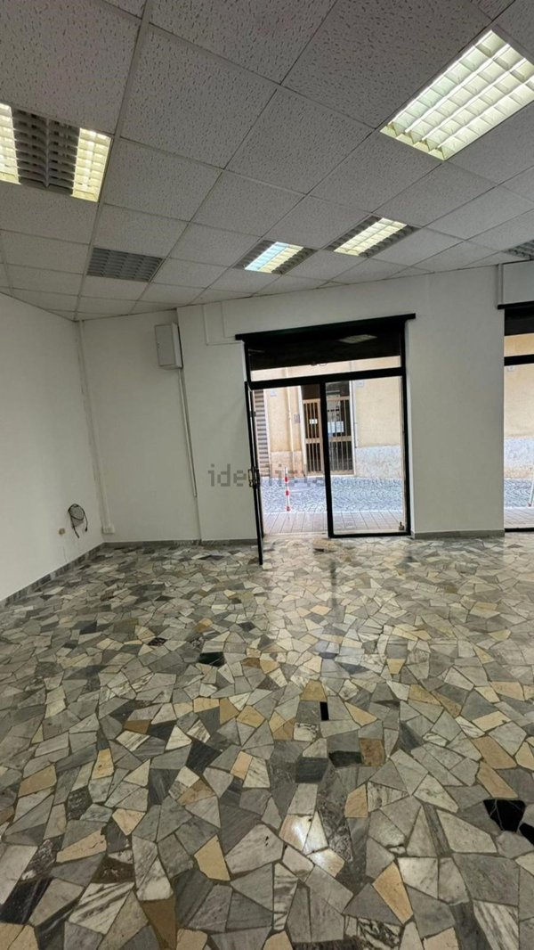locale commerciale in affitto a Velletri
