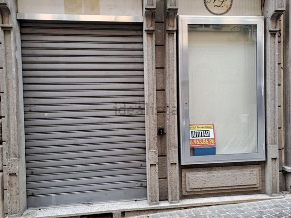 locale commerciale in affitto a Velletri