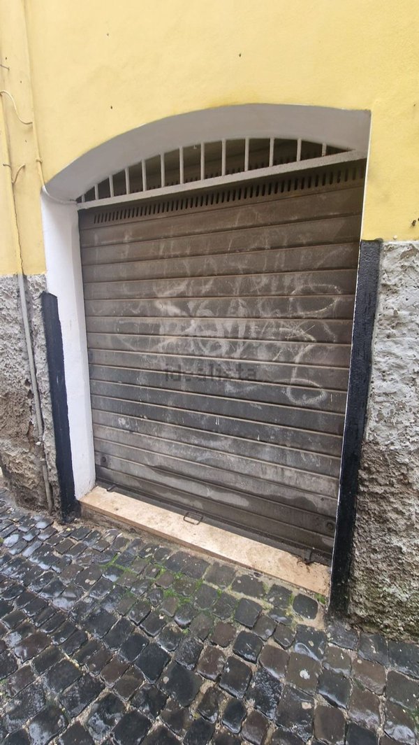 locale commerciale in affitto a Velletri