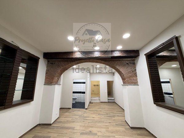 locale commerciale in affitto a Velletri