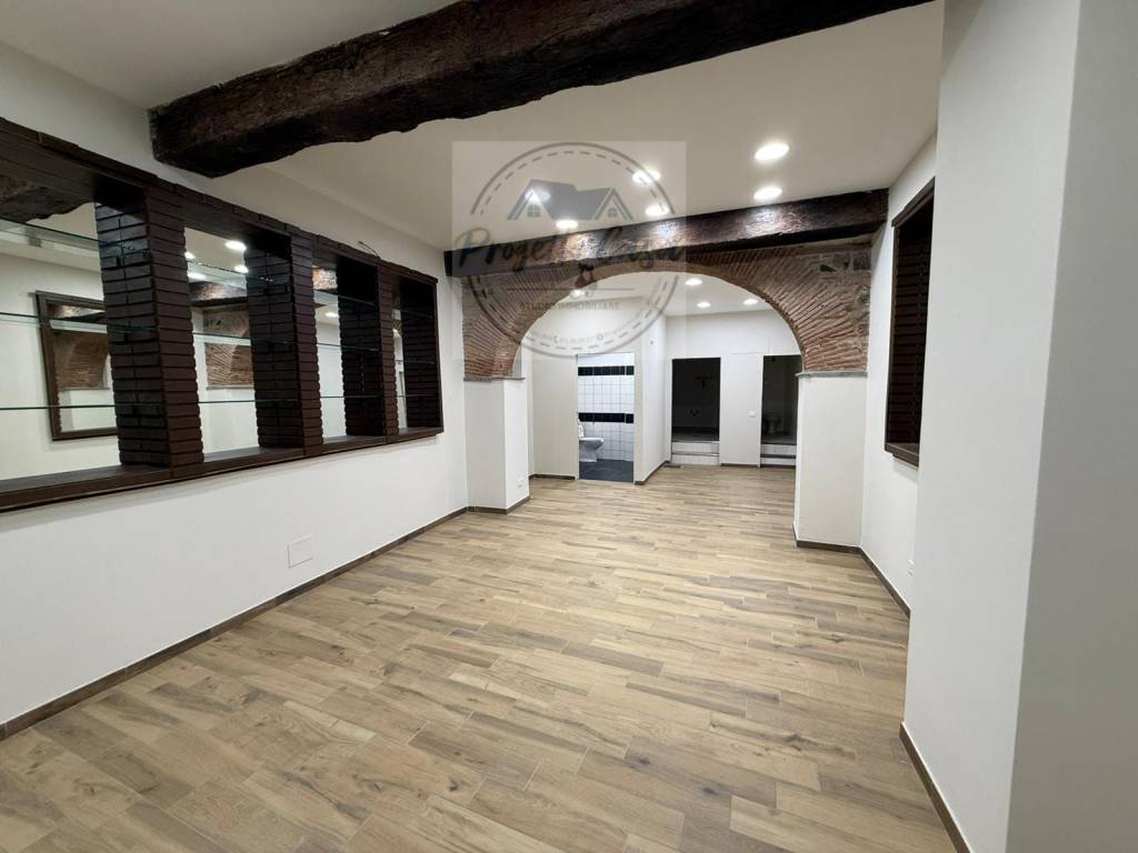 negozio in affitto a Velletri