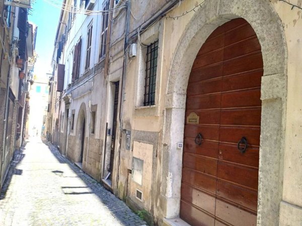 negozio in affitto a Velletri