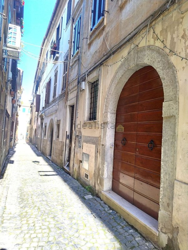 locale commerciale in affitto a Velletri