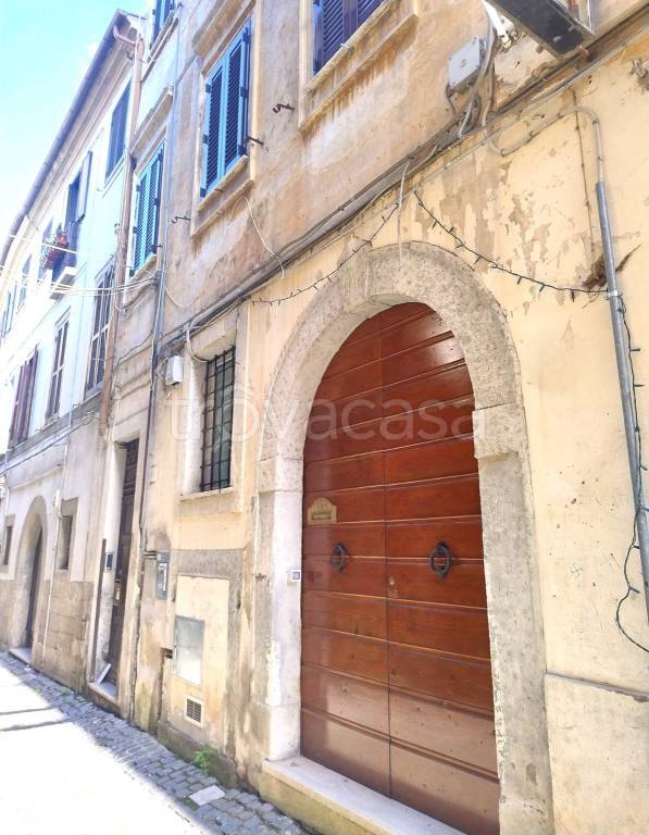 negozio in affitto a Velletri