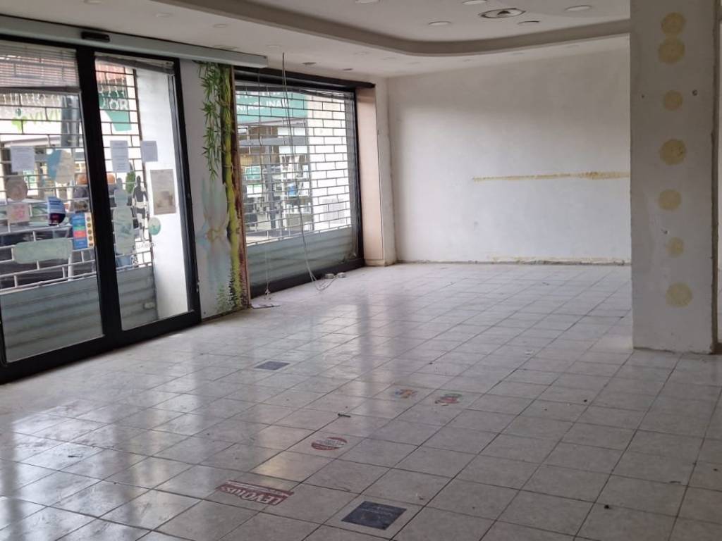 negozio in affitto a Velletri