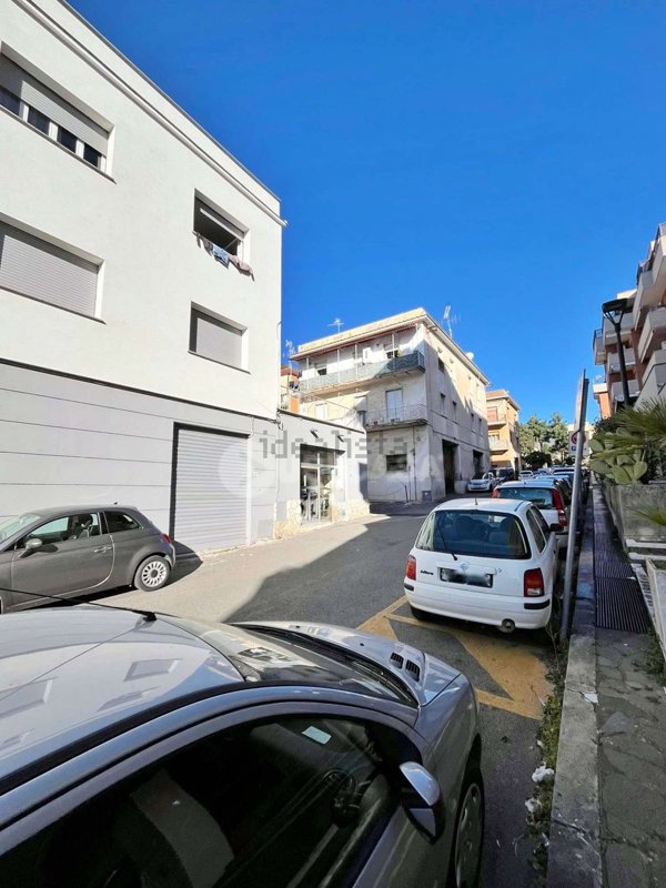 locale commerciale in affitto a Velletri