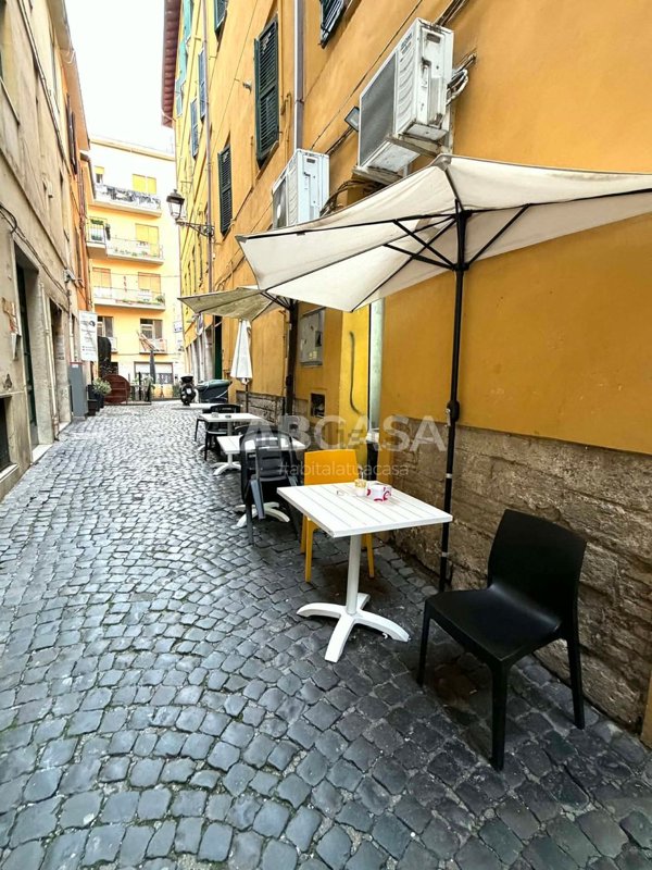 negozio in affitto a Velletri