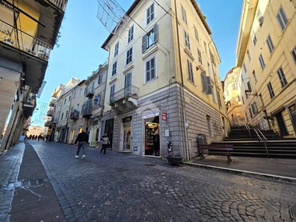 negozio in affitto a Velletri