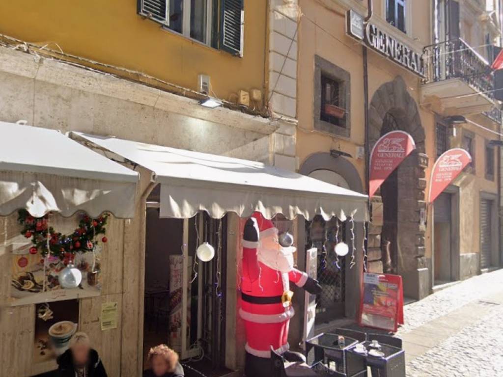 negozio in affitto a Velletri