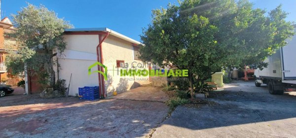 locale commerciale in affitto a Velletri