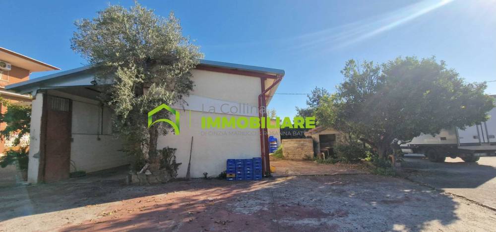 locale commerciale in affitto a Velletri