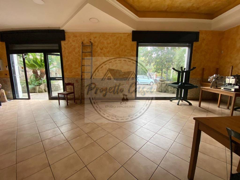 negozio in affitto a Velletri