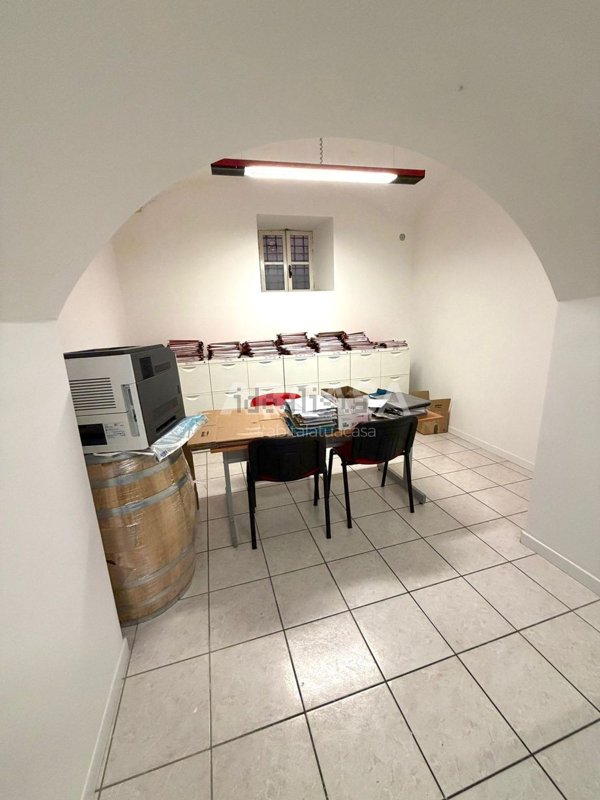 locale commerciale in affitto a Velletri