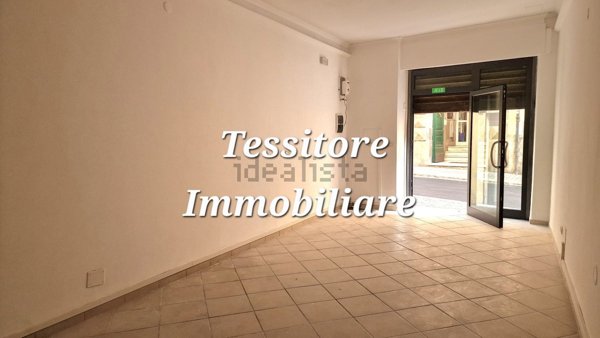 locale commerciale in affitto a Velletri
