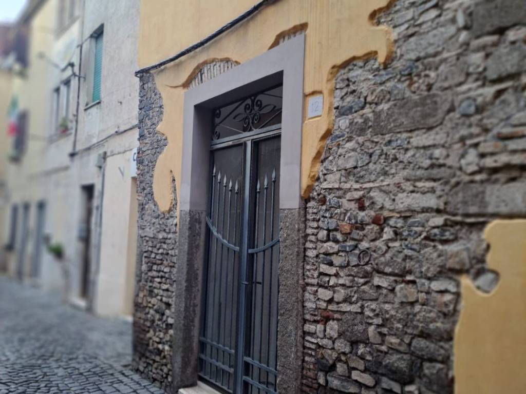 locale commerciale in affitto a Velletri