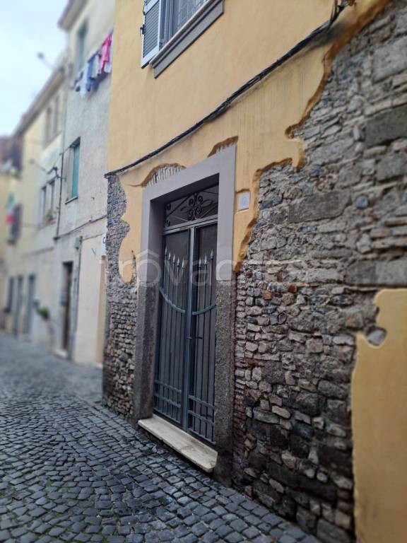 locale commerciale in affitto a Velletri