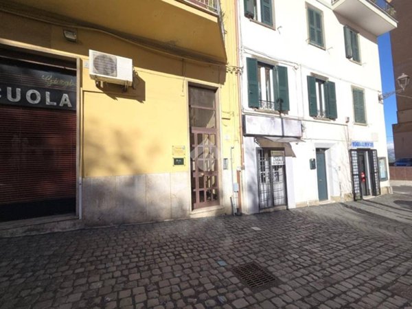 negozio in affitto a Velletri