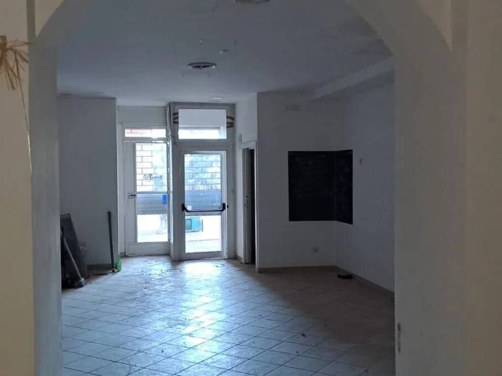 negozio in affitto a Velletri