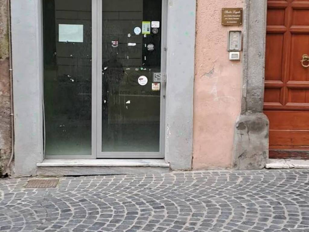negozio in affitto a Velletri