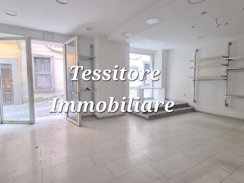 negozio in affitto a Velletri