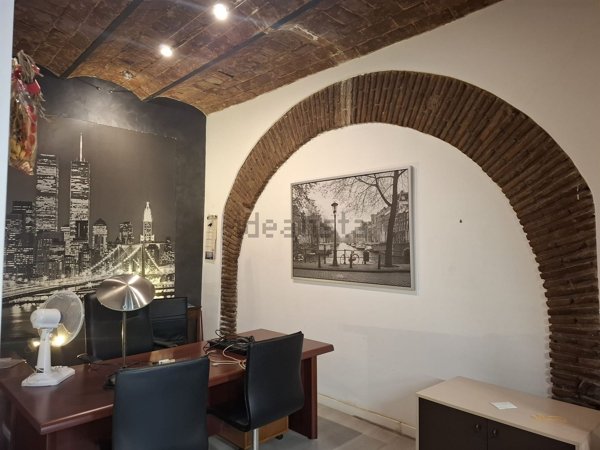 locale commerciale in affitto a Velletri