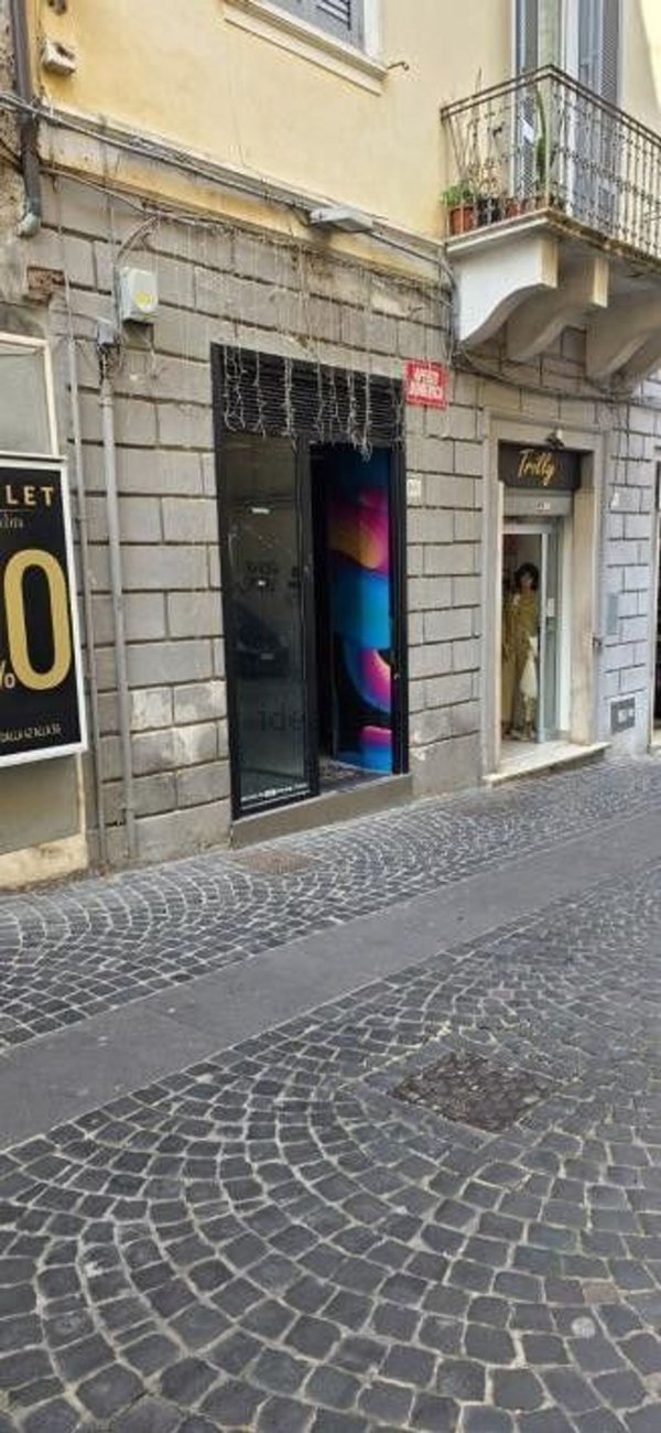 locale commerciale in affitto a Velletri
