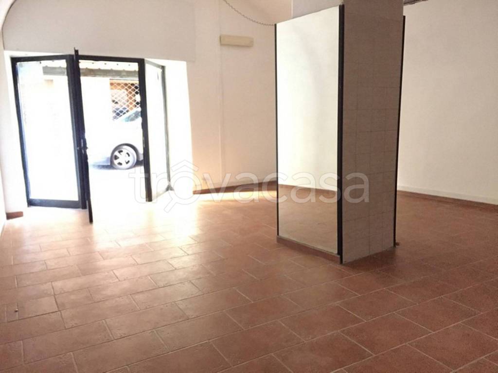negozio in affitto a Velletri