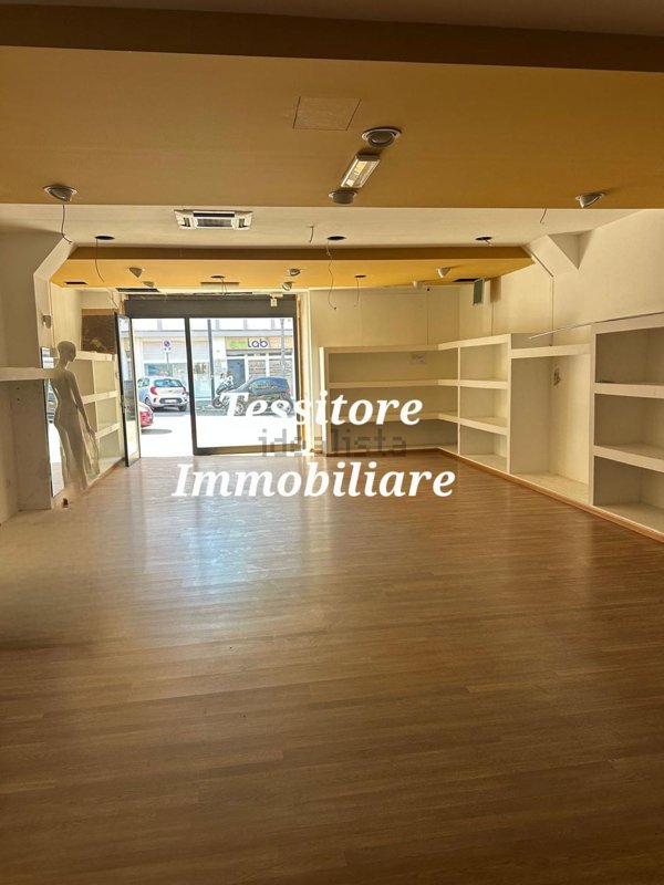 locale commerciale in affitto a Velletri