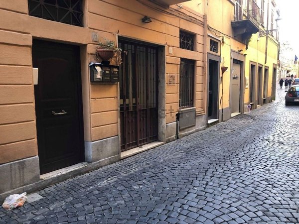 locale commerciale in affitto a Velletri