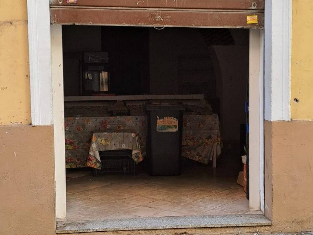 negozio in affitto a Velletri