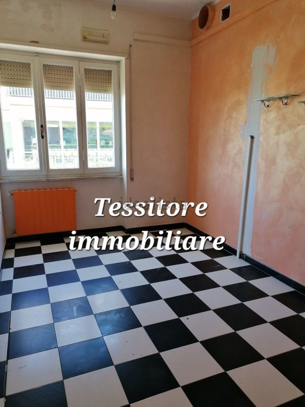 locale commerciale in affitto a Velletri
