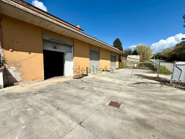 locale commerciale in affitto a Lariano