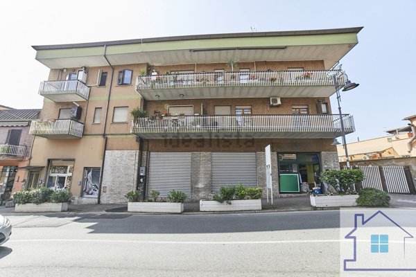 locale commerciale in affitto a Lariano