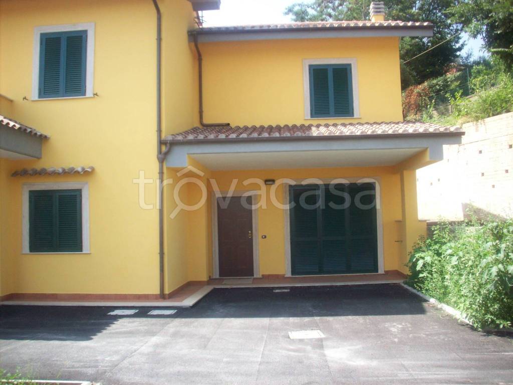 appartamento in affitto a Lariano