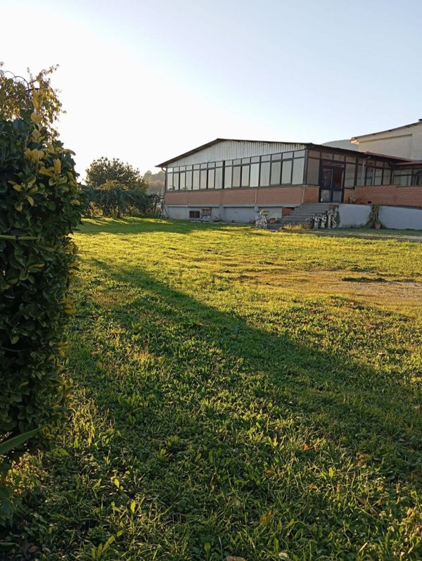 locale commerciale in affitto a Lariano