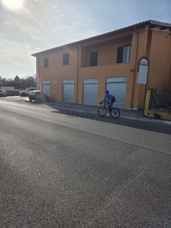 locale commerciale in affitto a Lariano